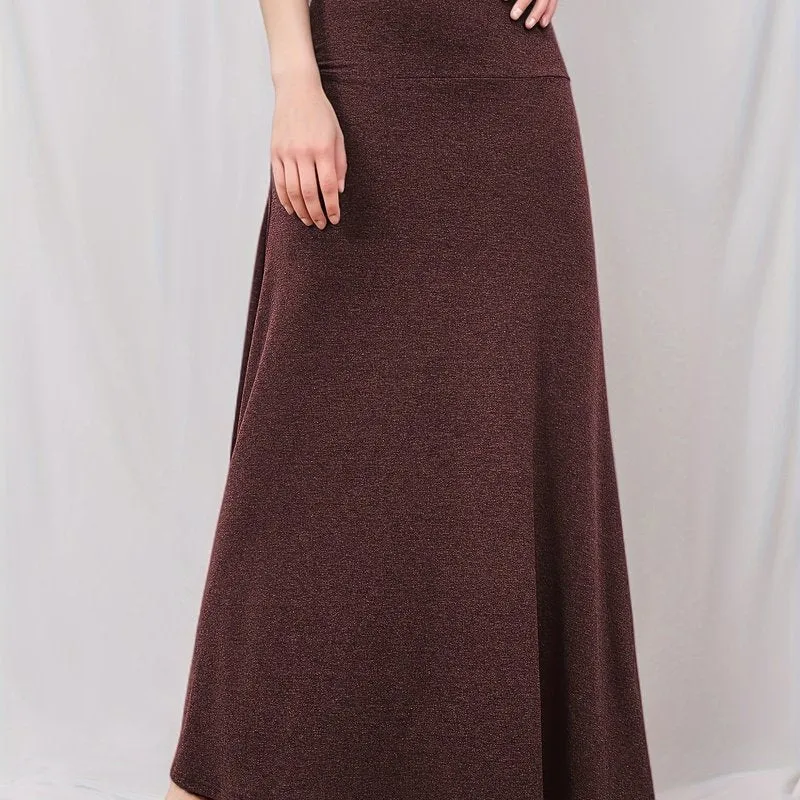 Chic highwaist maxi skirt for stylish springfall outfits