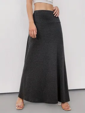 Chic highwaist maxi skirt for stylish springfall outfits