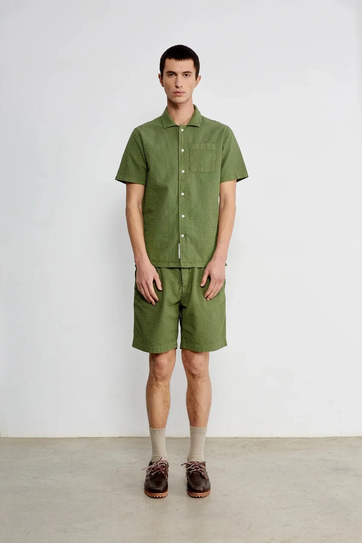 EDMMOND STUDIOS - SEERSUCKER SHORT SLEEVE SHIRT (KHAKI)