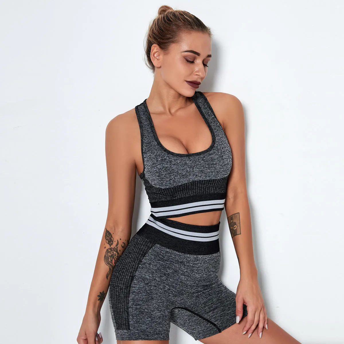 European and American Seamless Knitted Yoga Clothes Workout Exercise Outfit Quick-Drying Striped Bra Shorts Yoga Suit Women