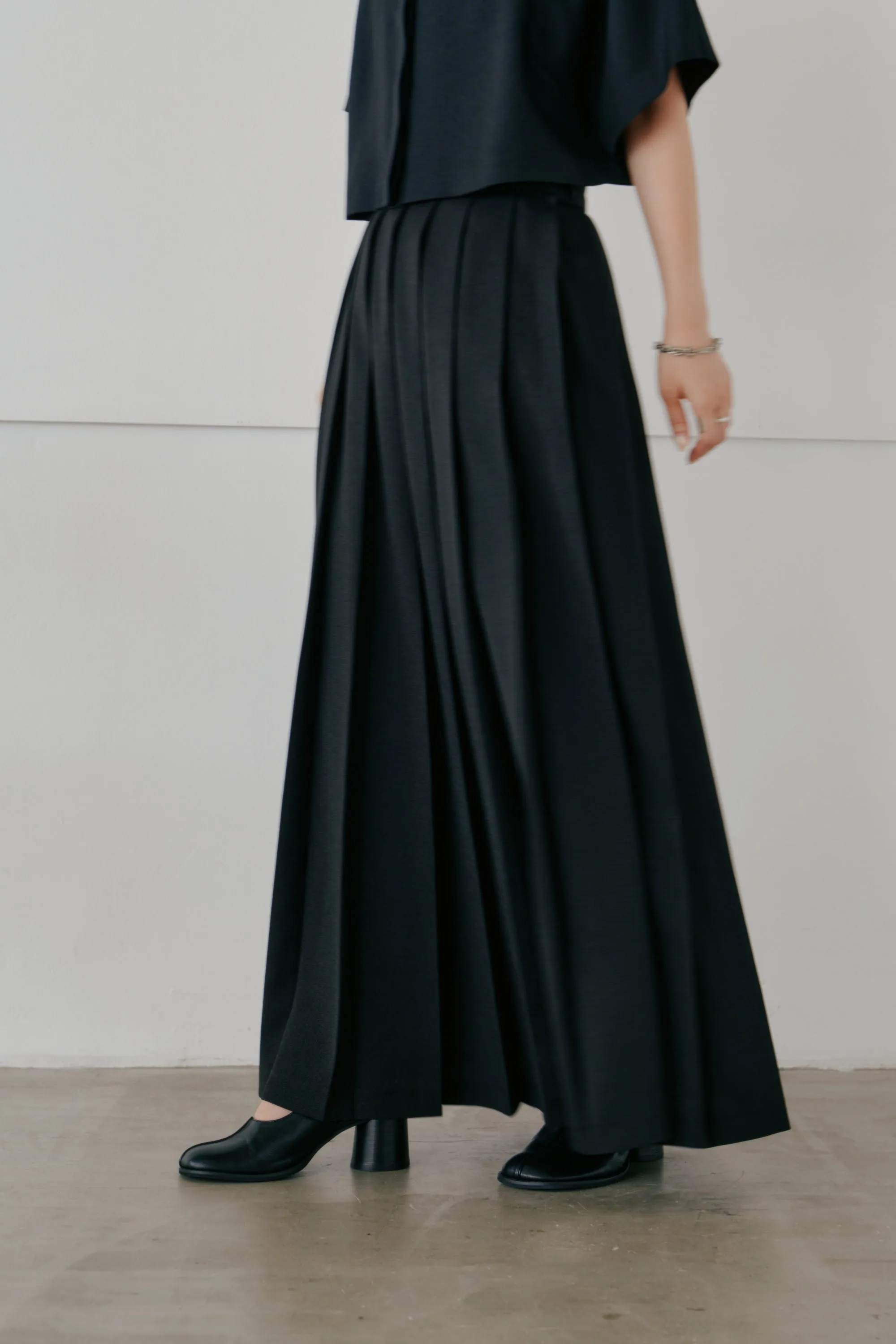 long pleats skirt