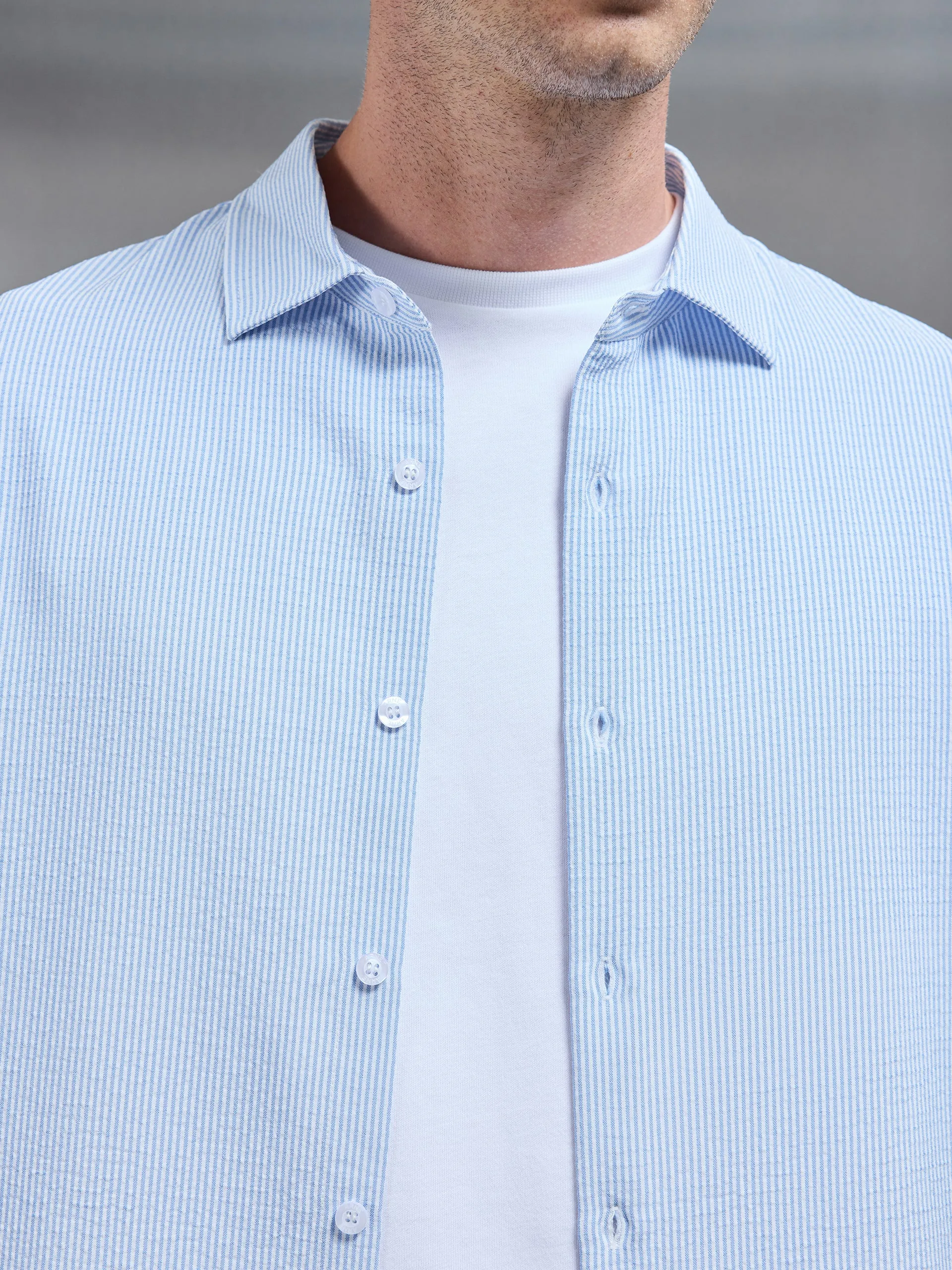 Seersucker Long Sleeve Cutaway Collar Shirt in Light Blue