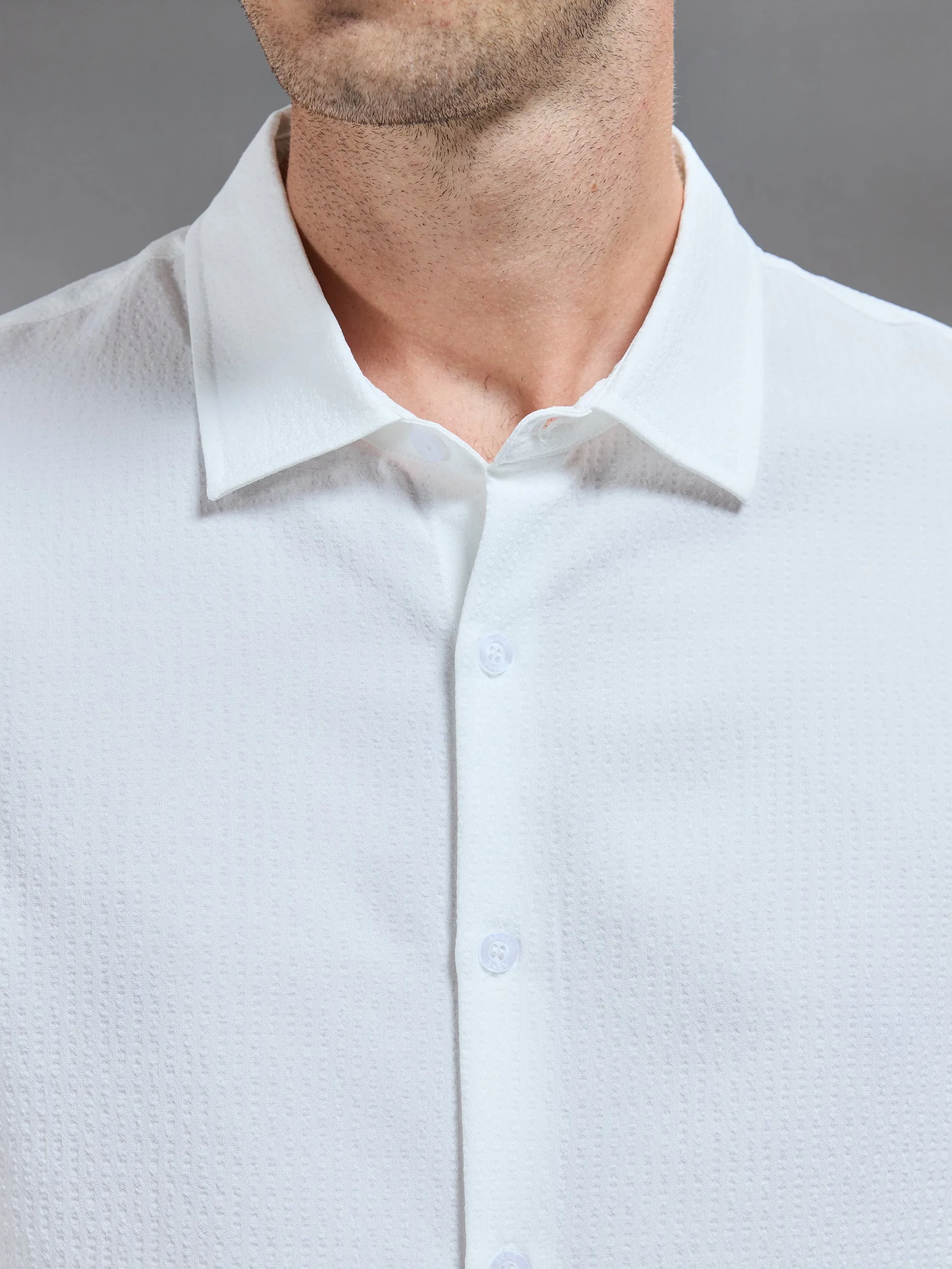 Seersucker Long Sleeve Cutaway Collar Shirt in White