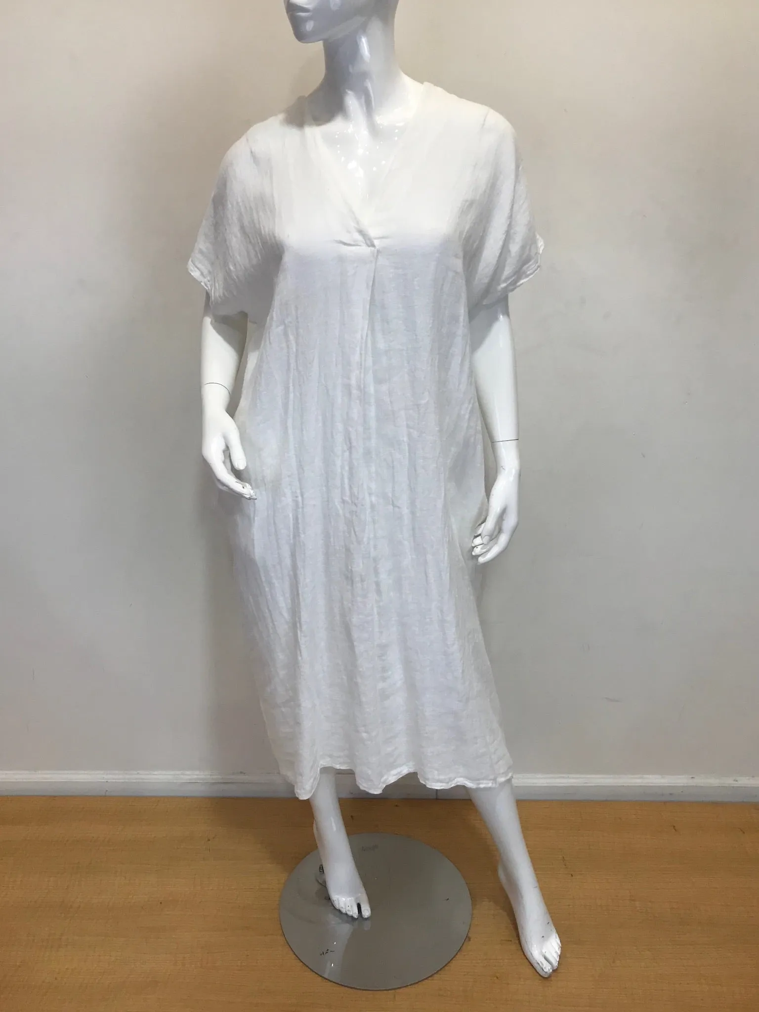 the POHAKU  Linen Caftan Dress