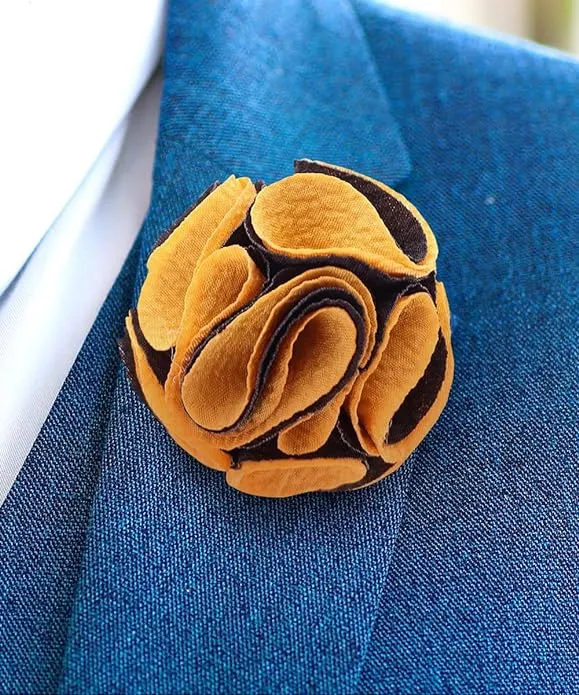 Vittorio Vico Unisex Two-Tone Seersucker Flower Lapel Pin