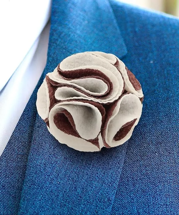 Vittorio Vico Unisex Two-Tone Seersucker Flower Lapel Pin