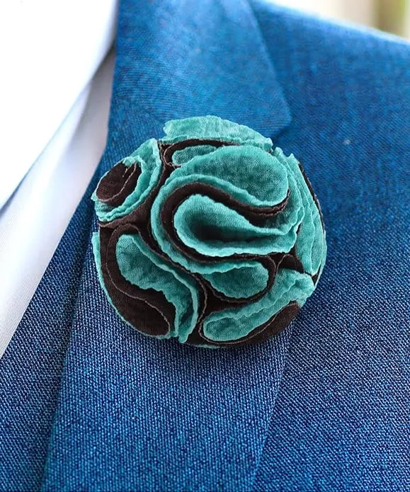 Vittorio Vico Unisex Two-Tone Seersucker Flower Lapel Pin