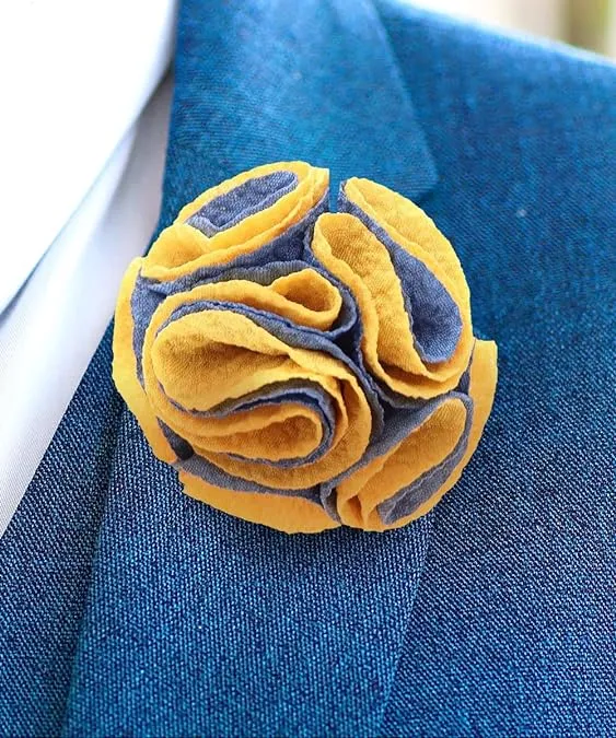 Vittorio Vico Unisex Two-Tone Seersucker Flower Lapel Pin